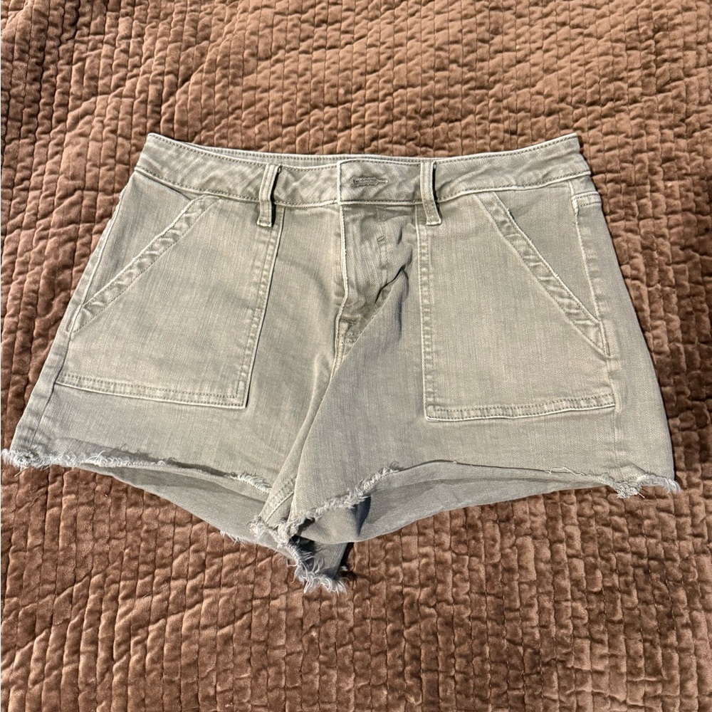 Vigoss Women’s High-Rise Raw-Hem Utility Shorts army green